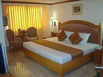 Palm Plaza Hotel location